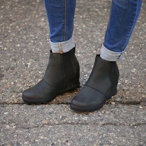 Sorel Joan of Arctic Chelsea Boots size 8